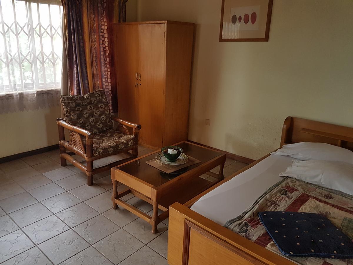 De Mod Hotel Ngleshi Amanfro Exteriör bild