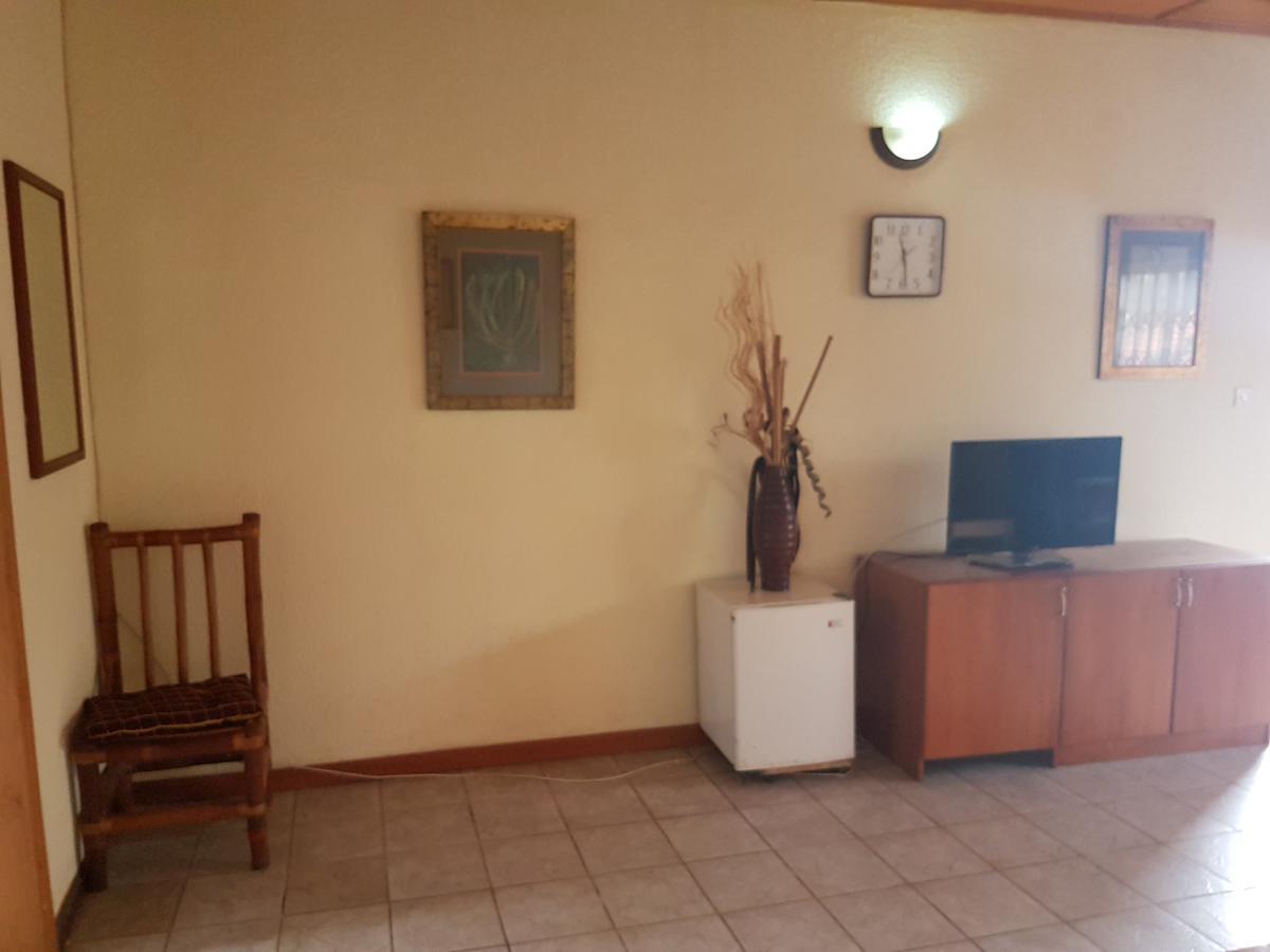 De Mod Hotel Ngleshi Amanfro Exteriör bild